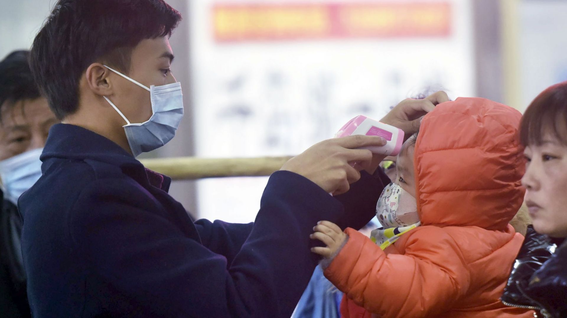 В Китай успяха да спасят с нов метод един от заразените със смъртоносния коронавирус