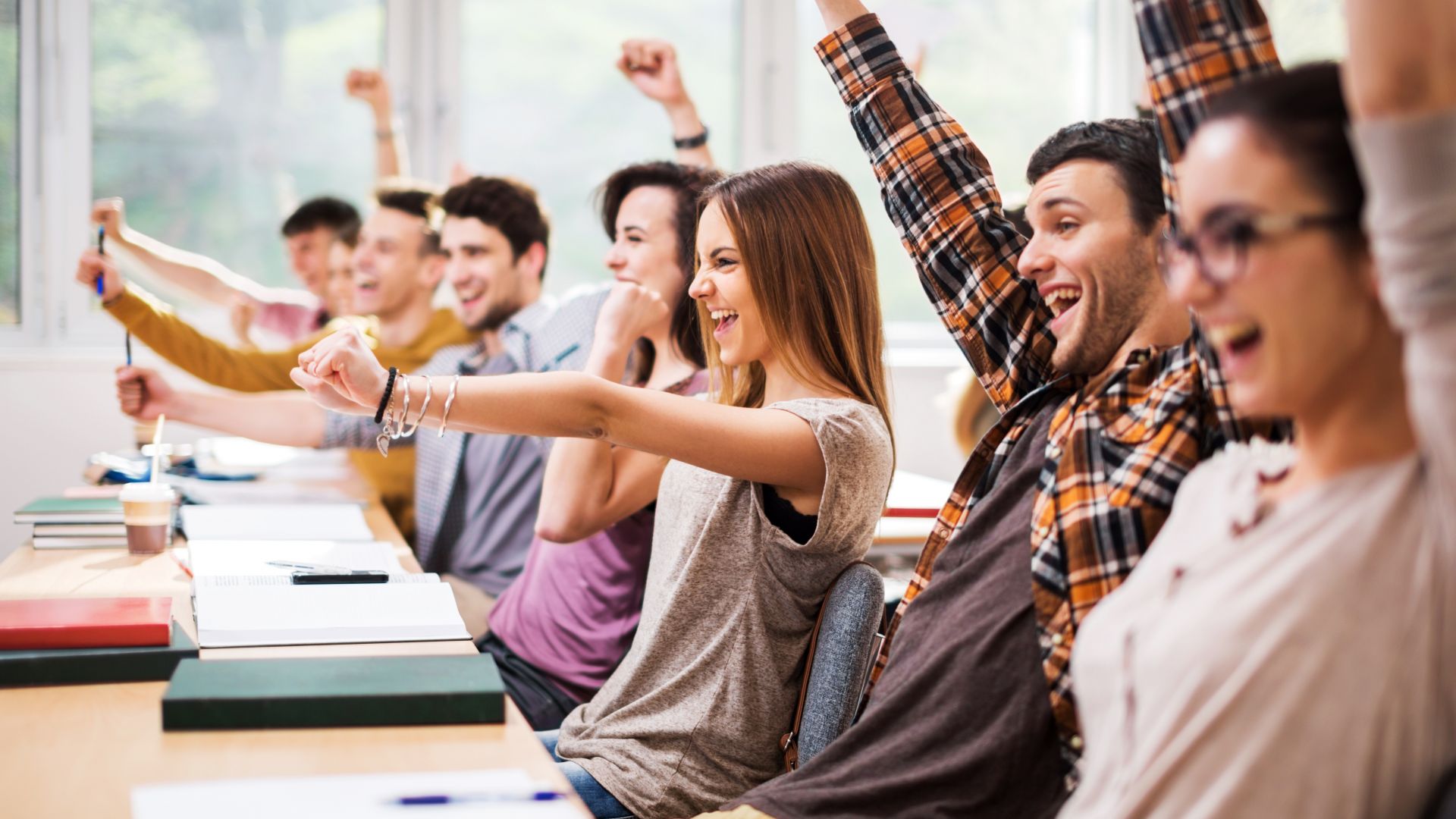 Освобождават от такси за обучение всички студенти от българската диаспора