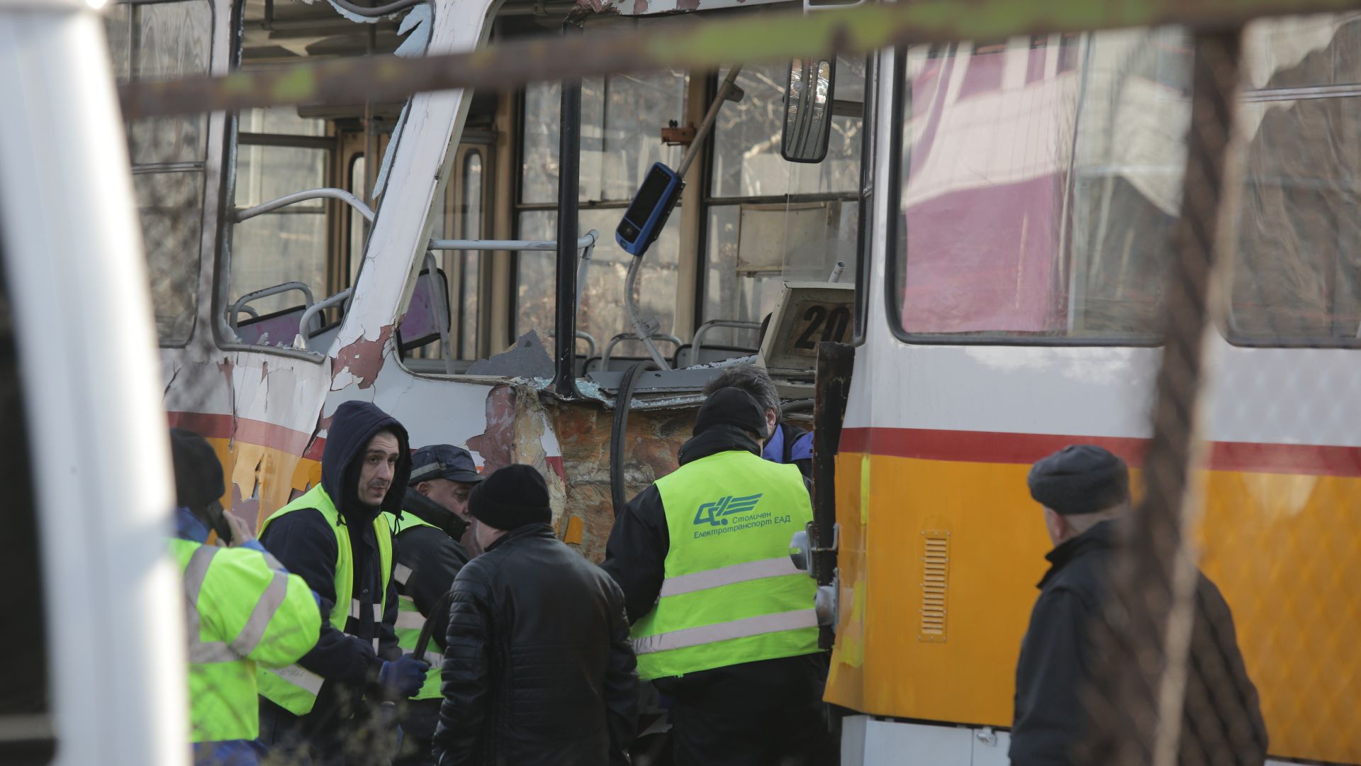 Кой е виновен за верижния сблъсък на трамваите в София?
