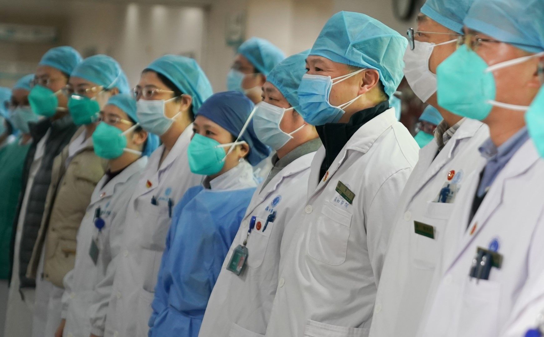 Китайски учени и лекари сформираха кризисен екип за намиране на решение срещу новия коронавирус