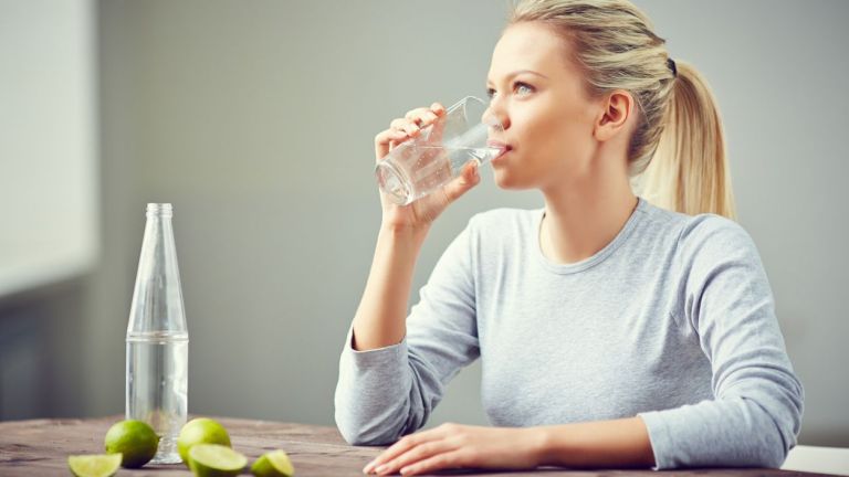 Защо дехидратацията през зимата е по-лесна, отколкото си мислите, според здравни експерти?