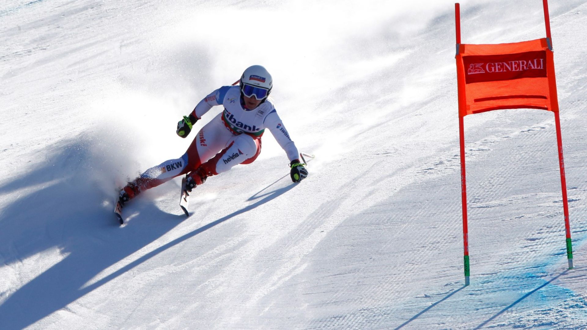 Швейцарка изненада фаворитите в Банско, вятър обърка програмата в ските