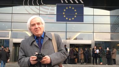 Онлайн обучението е непълноценно обучение Това каза пред БНТ физикът