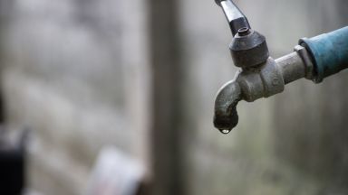 БСП вкара потърпевши в парламента, за да разкажат как живеят без вода