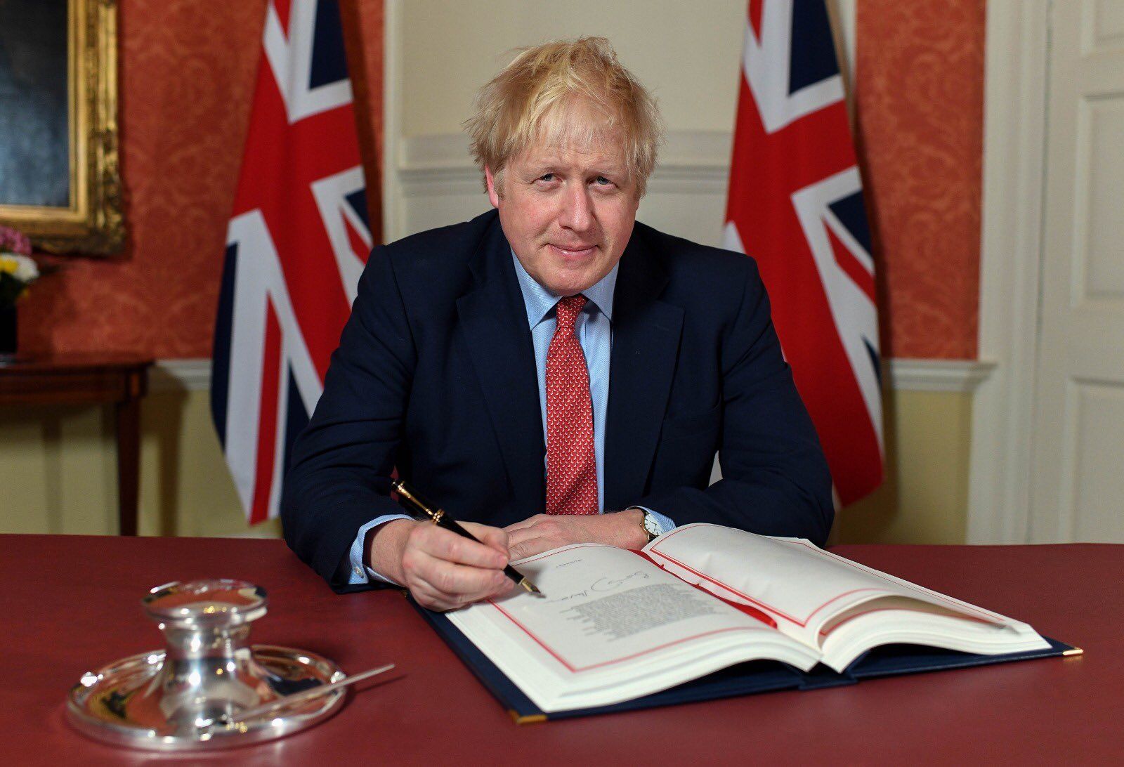 Борис Джонсън при подписването на договора с ЕС за Брекзит