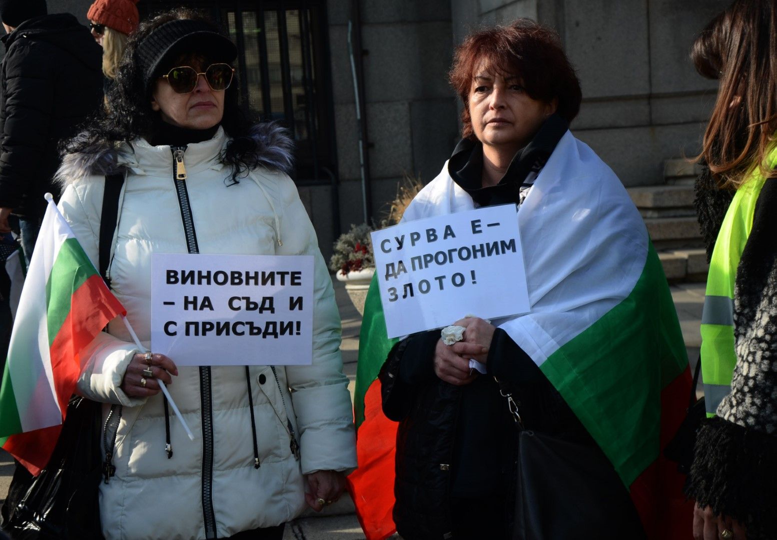 Протест на перничани в София с искания за оставки и присъди за виновните за водната криза в града им