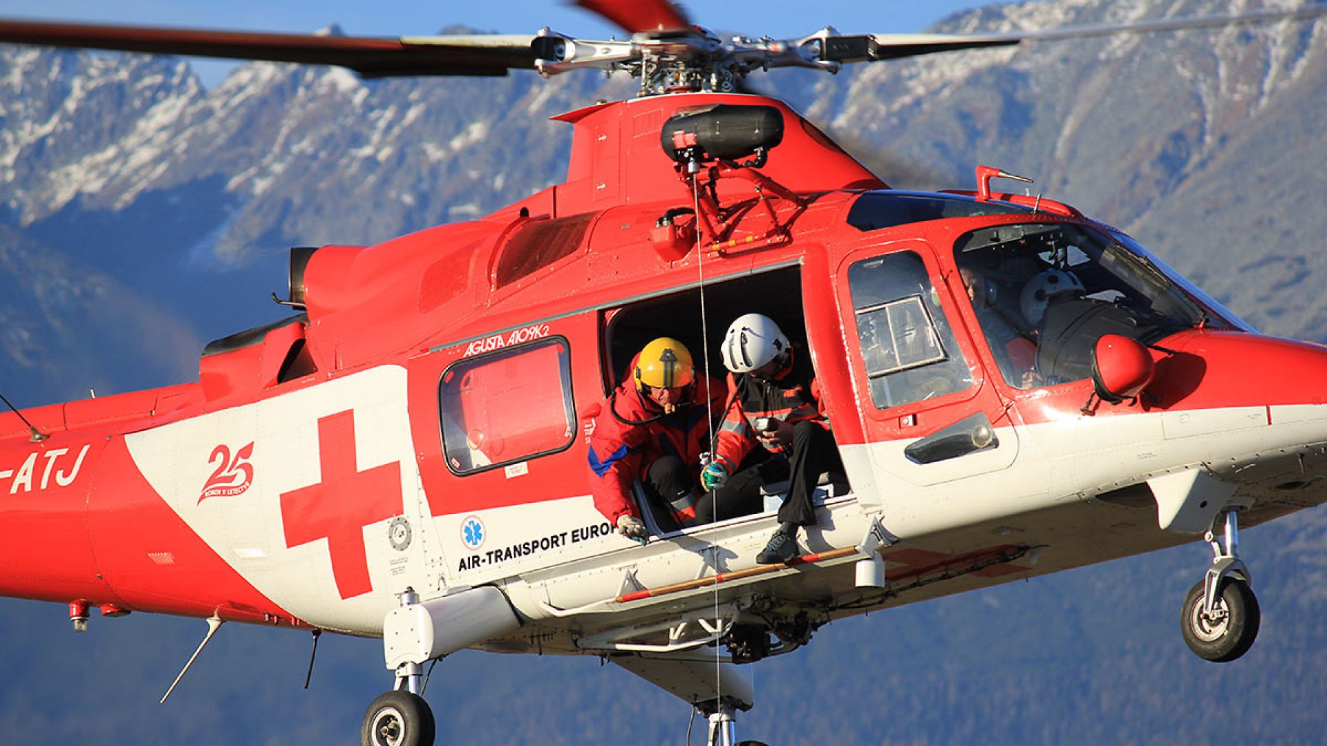 Планински спасители от Дупница и два словашки хеликоптера са спасили