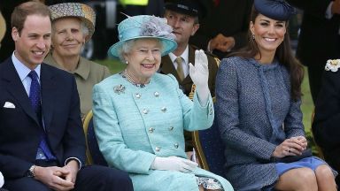 След оттеглянето на Хари: Кралица Елизабет даде нова титла на принц Уилям