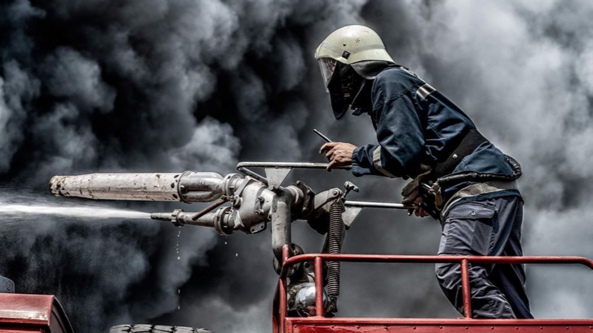 Пожарникари станаха хит в мрежата Те са от Шеста Района