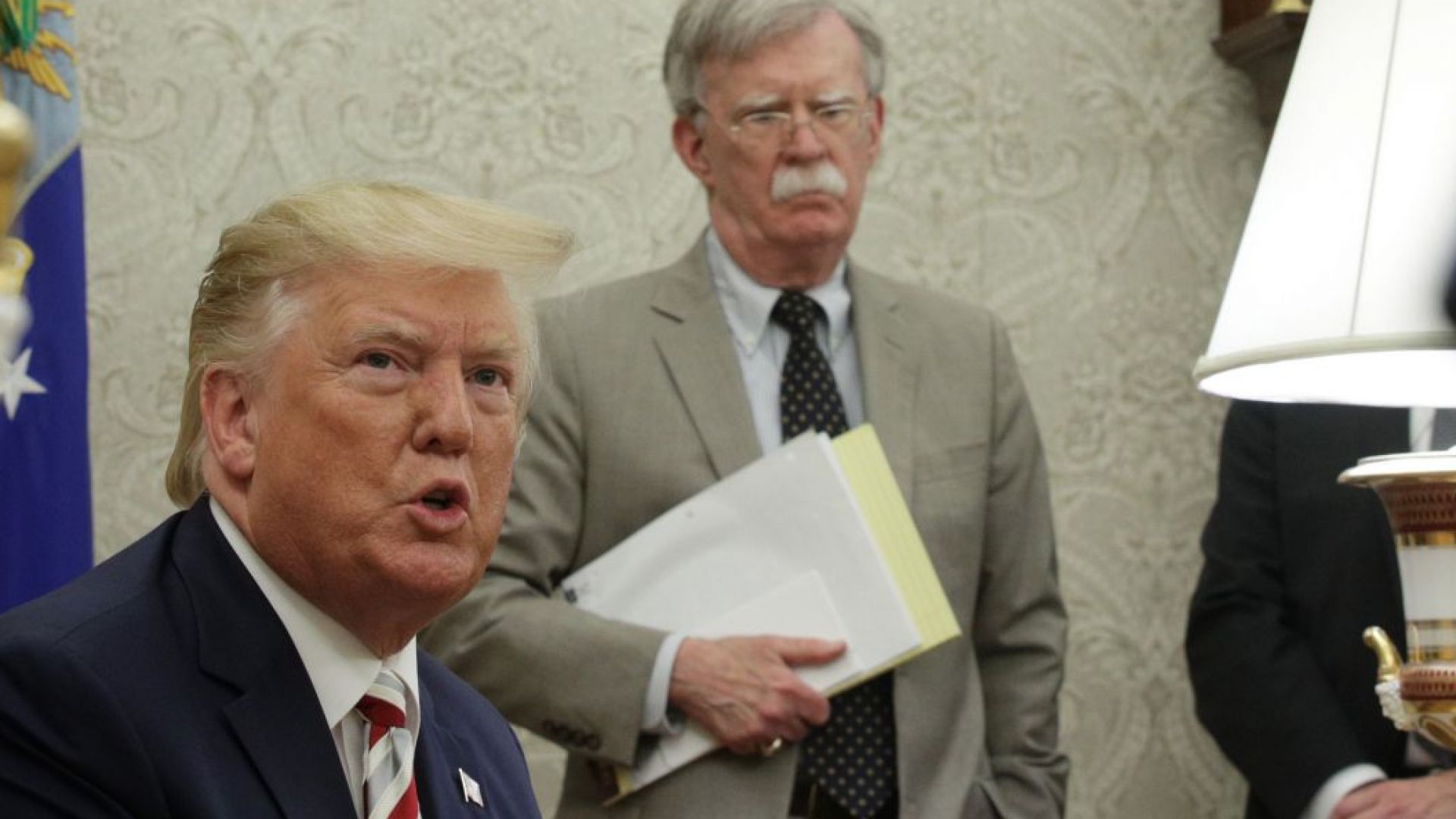 Сянката на импийчмънта все повече се спуска над американският президент