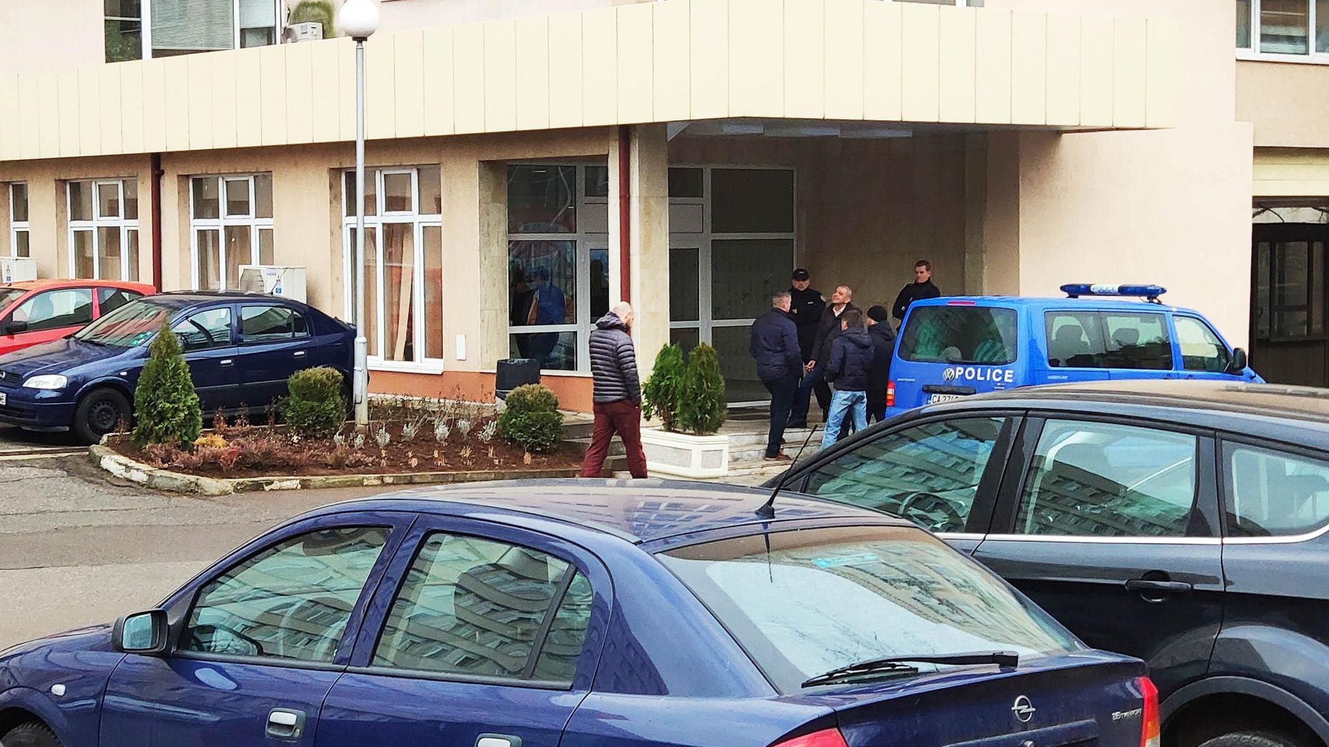 Пистолет със заличени номера и два пълнителя са открити в