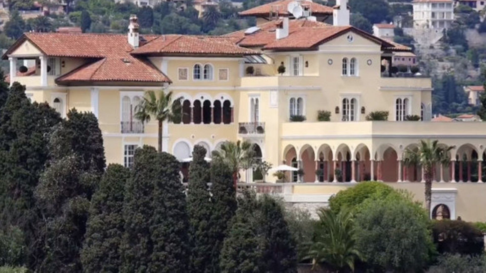 Украинският олигарх Ринат Ахметов купи вила на Лазурния бряг във