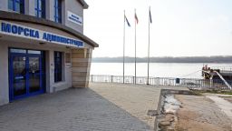 Украински кораб заседна край Белене
