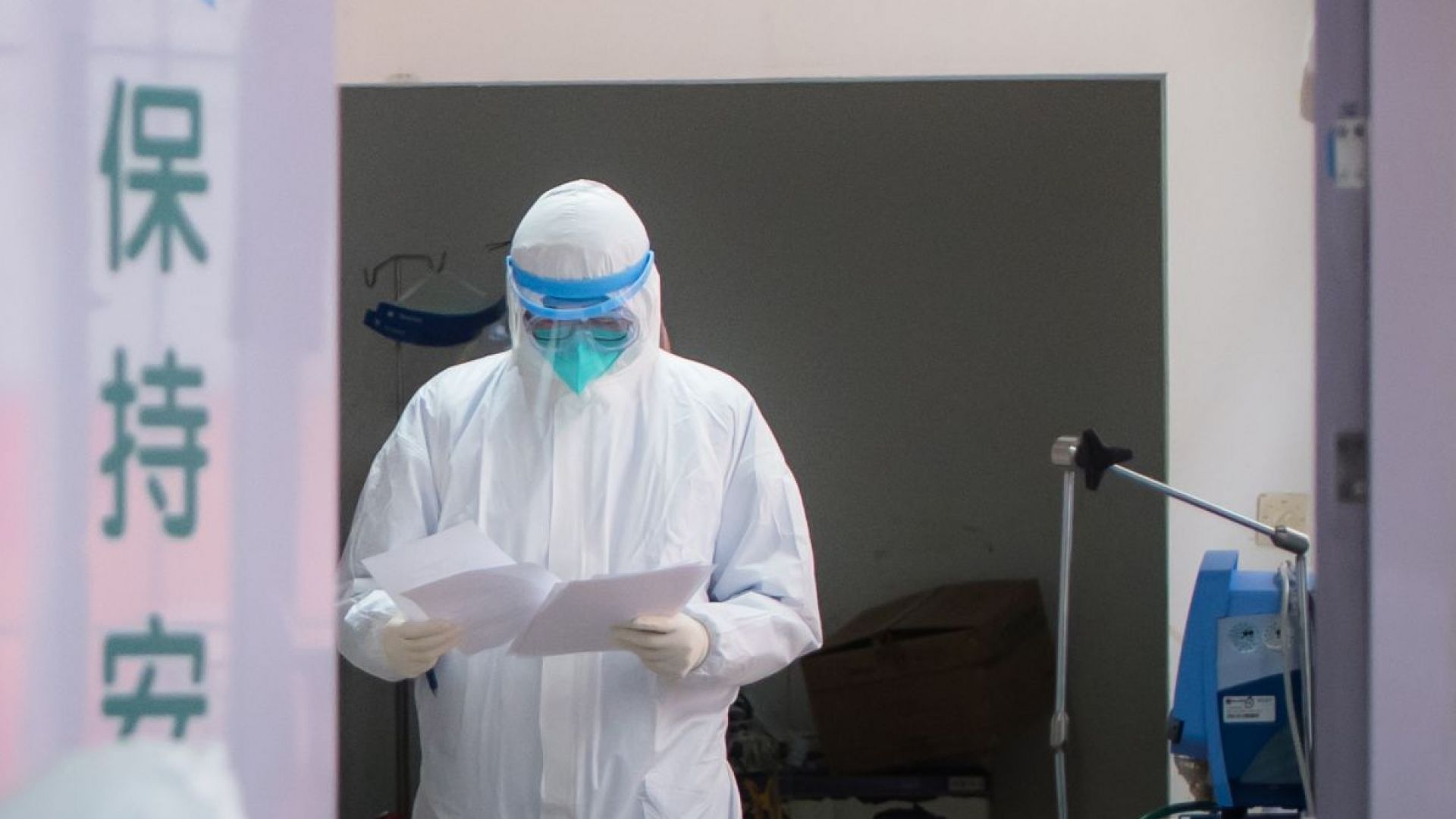 Тримата българи от Ухан ще отпътуват утре от Китай потвърди