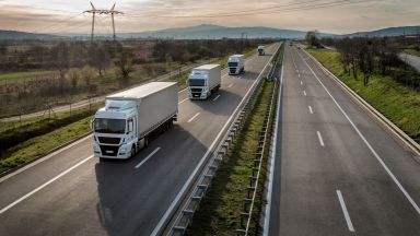 Временно е спрян трафикът на товарни камиони към България Съобщението