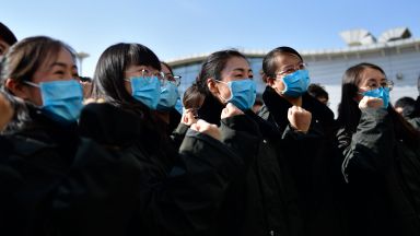 Глобиха с над $400 хил. аптека в Пекин заради спекула с цените на маските