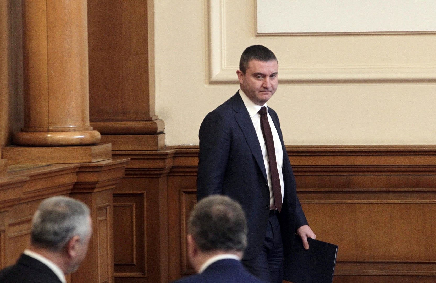 Дали са запорирани сметките на Божков е танъчна тайна, каза финансовият министър Горанов