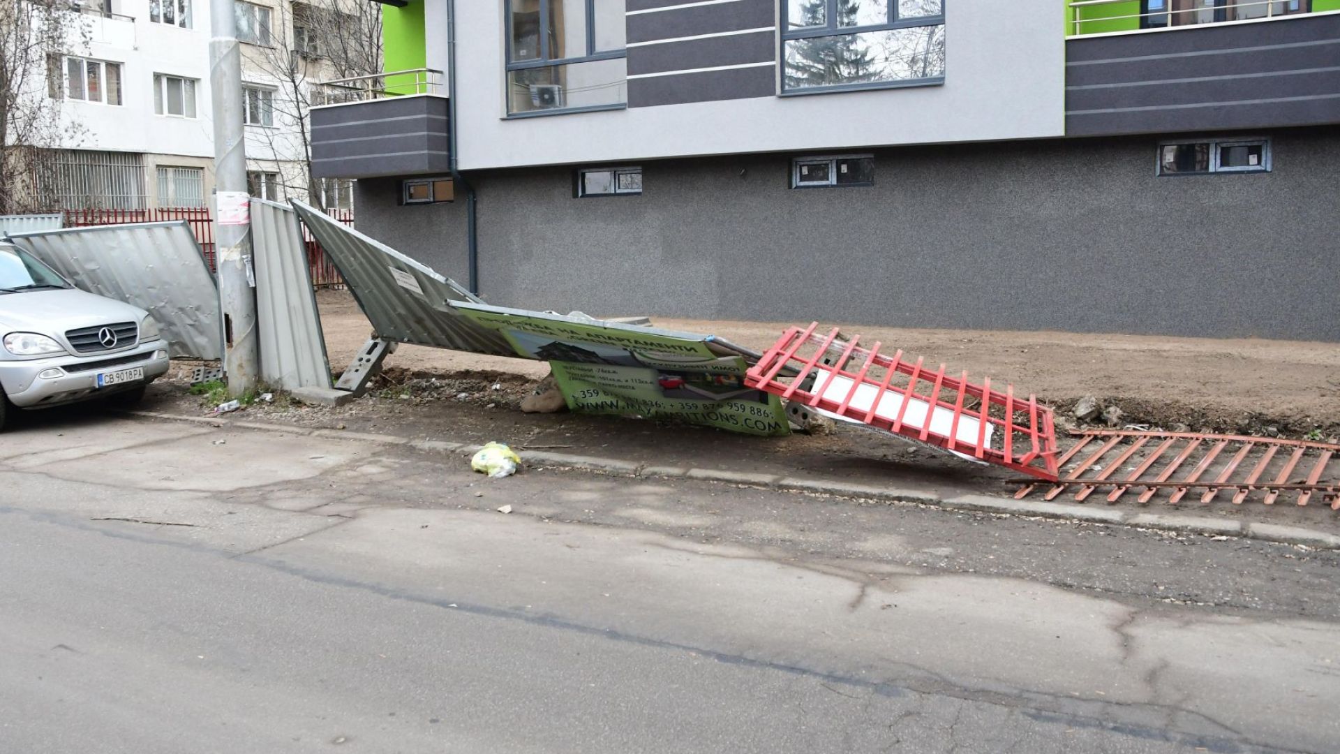 На четири сигнала за паднали дървета и клони са се