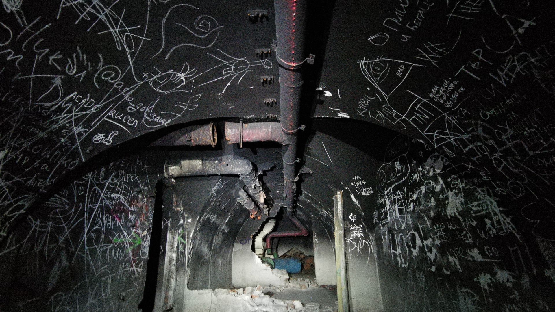 Това се вижда през един от зазиданите входове