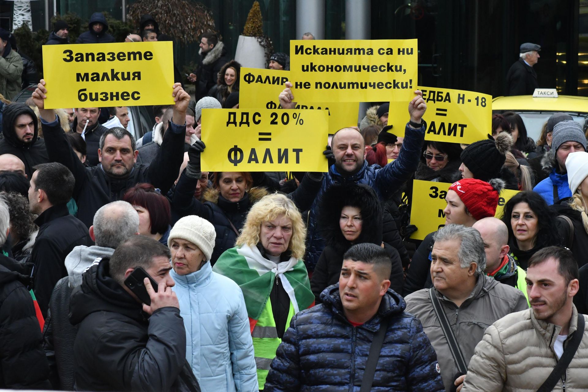 Въпреки протестите в София преди дни, заведения няма да отварят, докато официално не им бъде разрешено