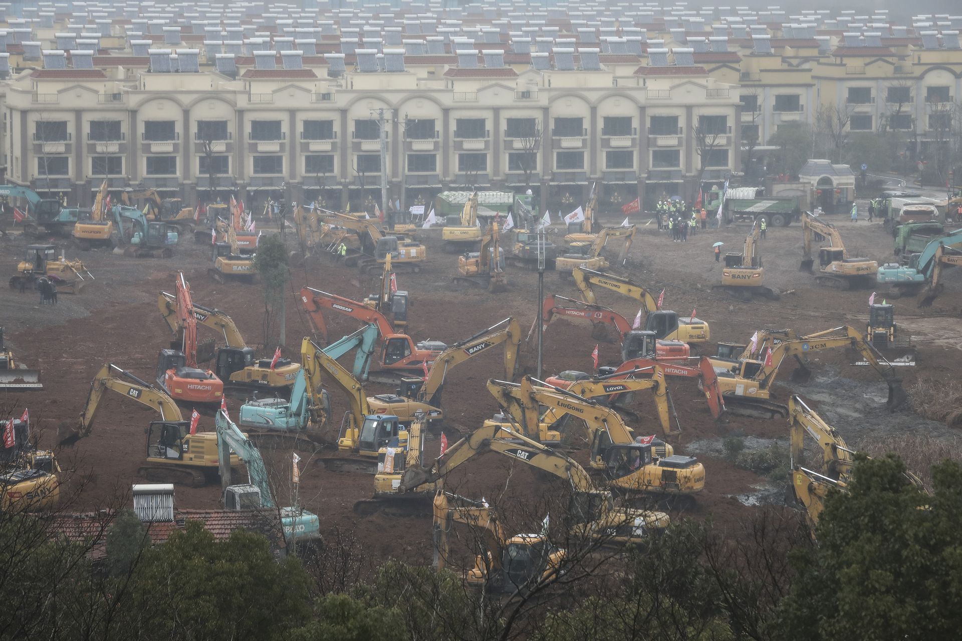 От въздуха копачите на китайските работници изглеждат като детски играчки