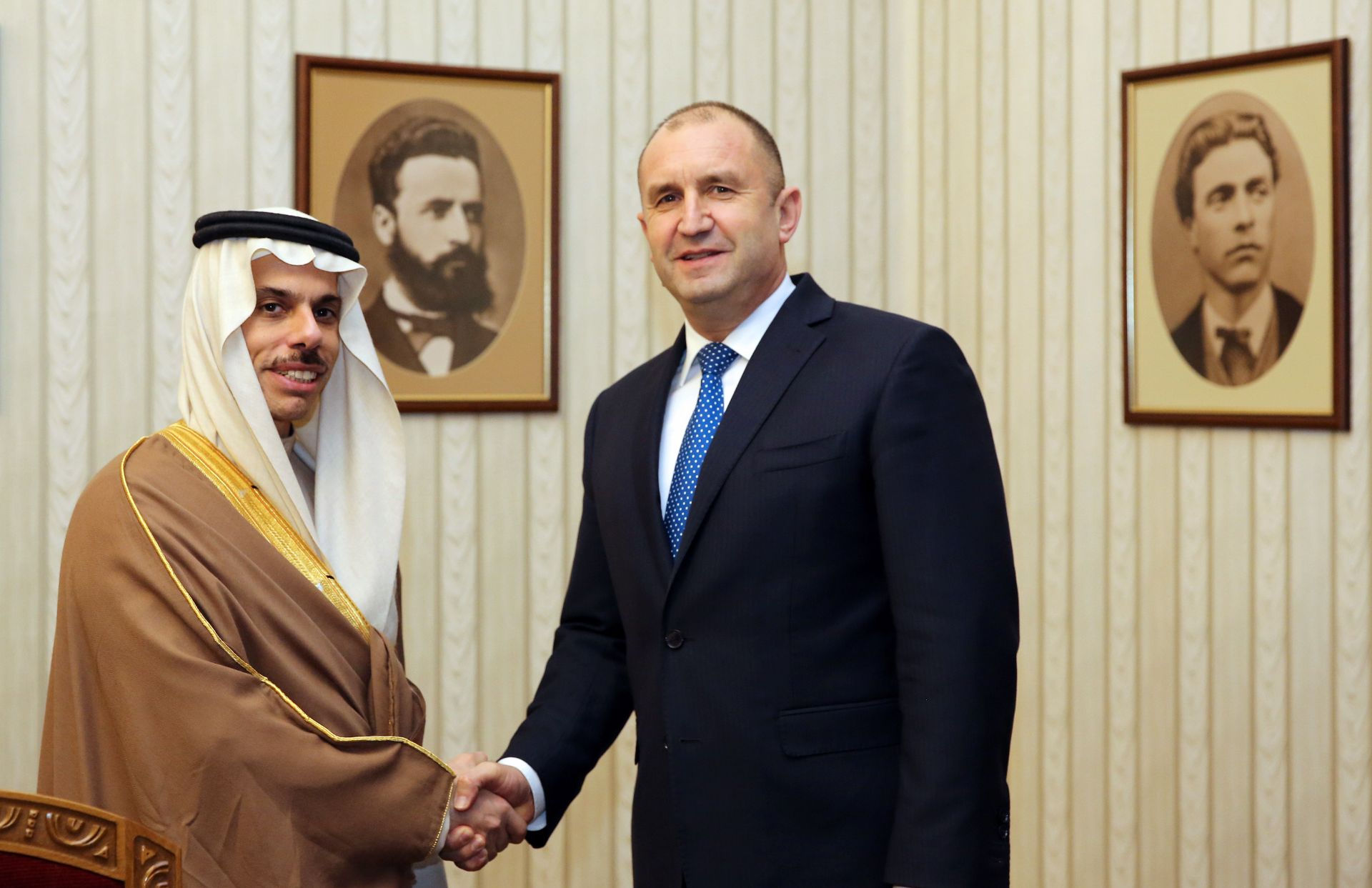 Президентът Румен Радев  с Негово Височество принц Фейсал бин Фархан Ал Сауд.