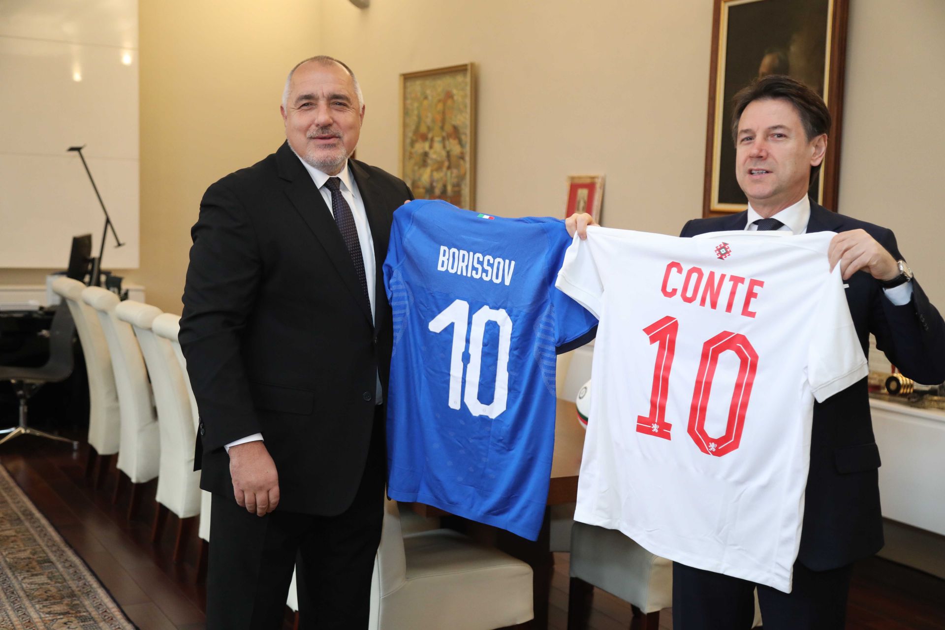 Бойко Борисов и Джузепе Конте обсъдиха както проблемите с  боклука, така и футболните страсти