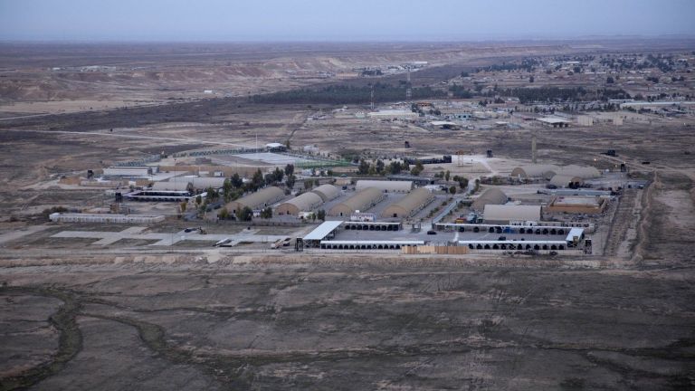 Един чужденец, нает по договор, е бил убит при ракетен