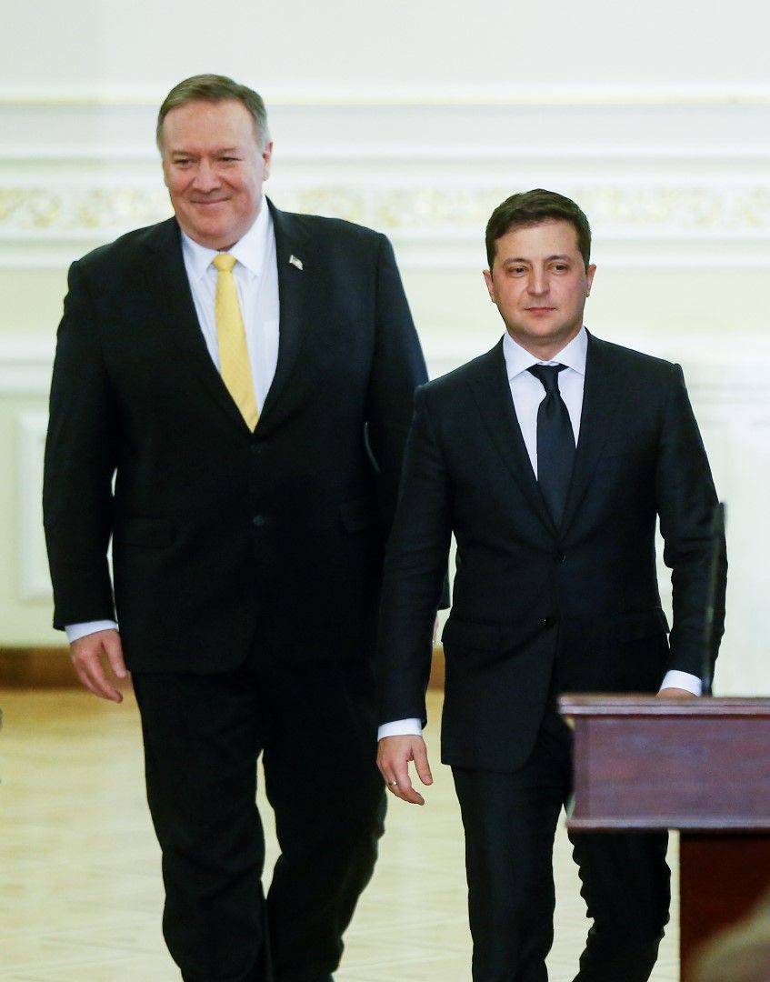 Украйна е важна държава за САЩ, каза на Володимир Зеленски (вдясно) държавният секретар на САЩ Майк Помпейо, който посети Киев