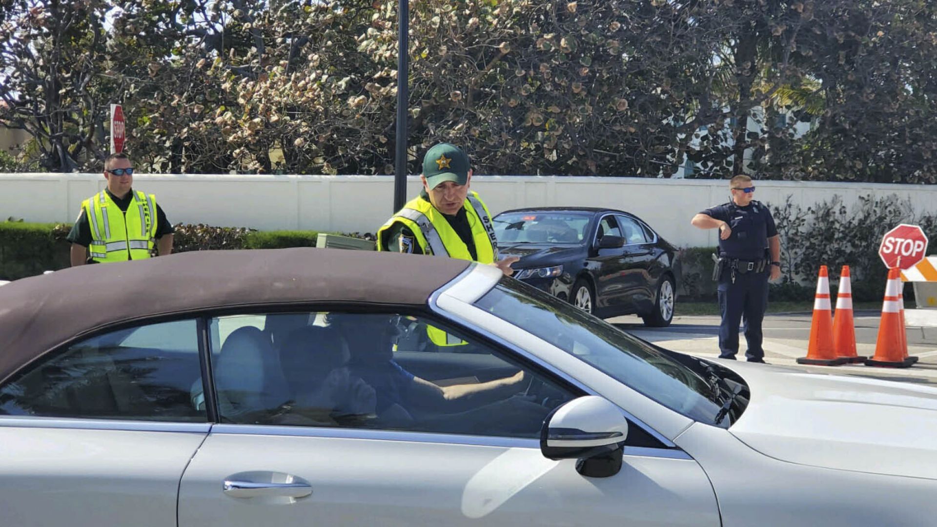 Американските власти съобщиха че полицейски служители са произвели изстрели по