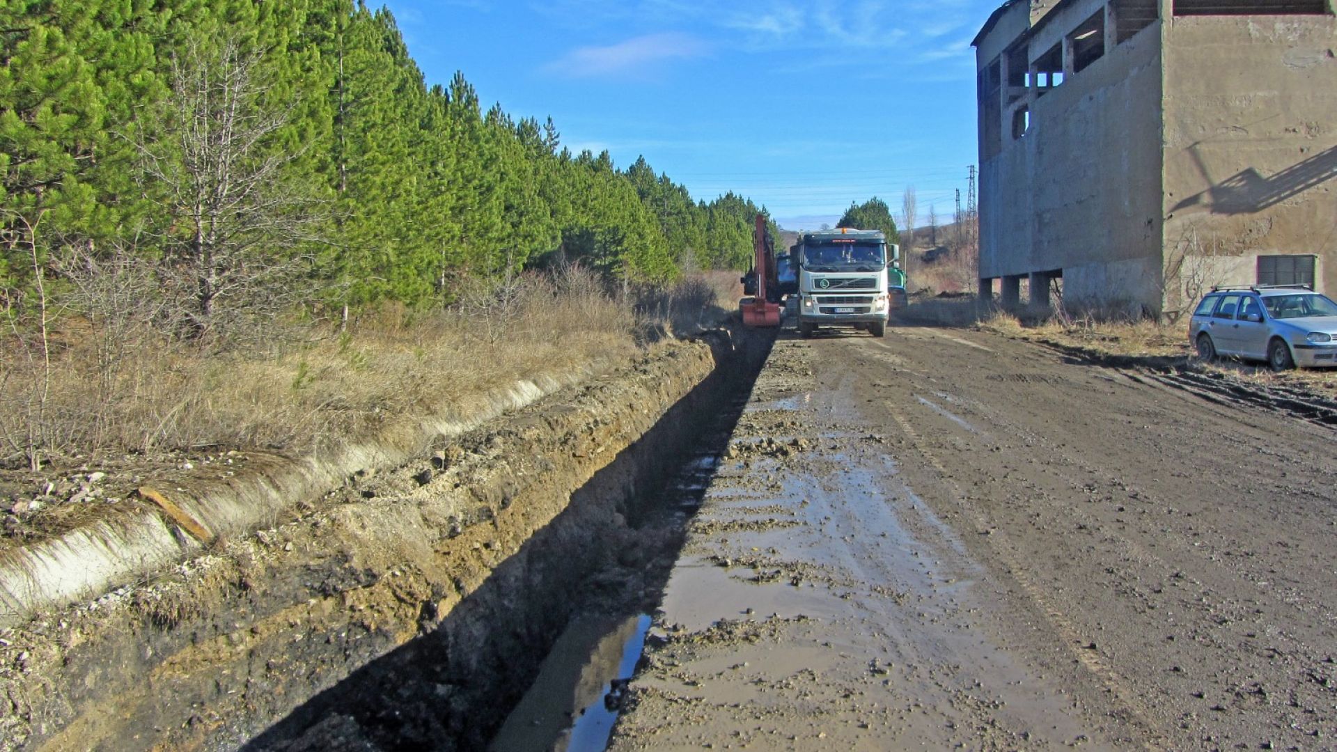 Водопроводната връзка между Перник и Мало Бучино се полага частично