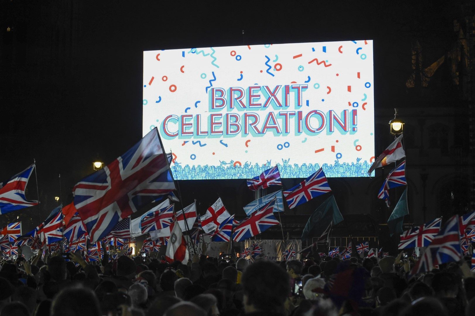 Поддръжници на Брекзит се събраха пред британския парламент в Лондон на 31 януари вечерта - в 23 часаместно време Великобритания напусна ЕС