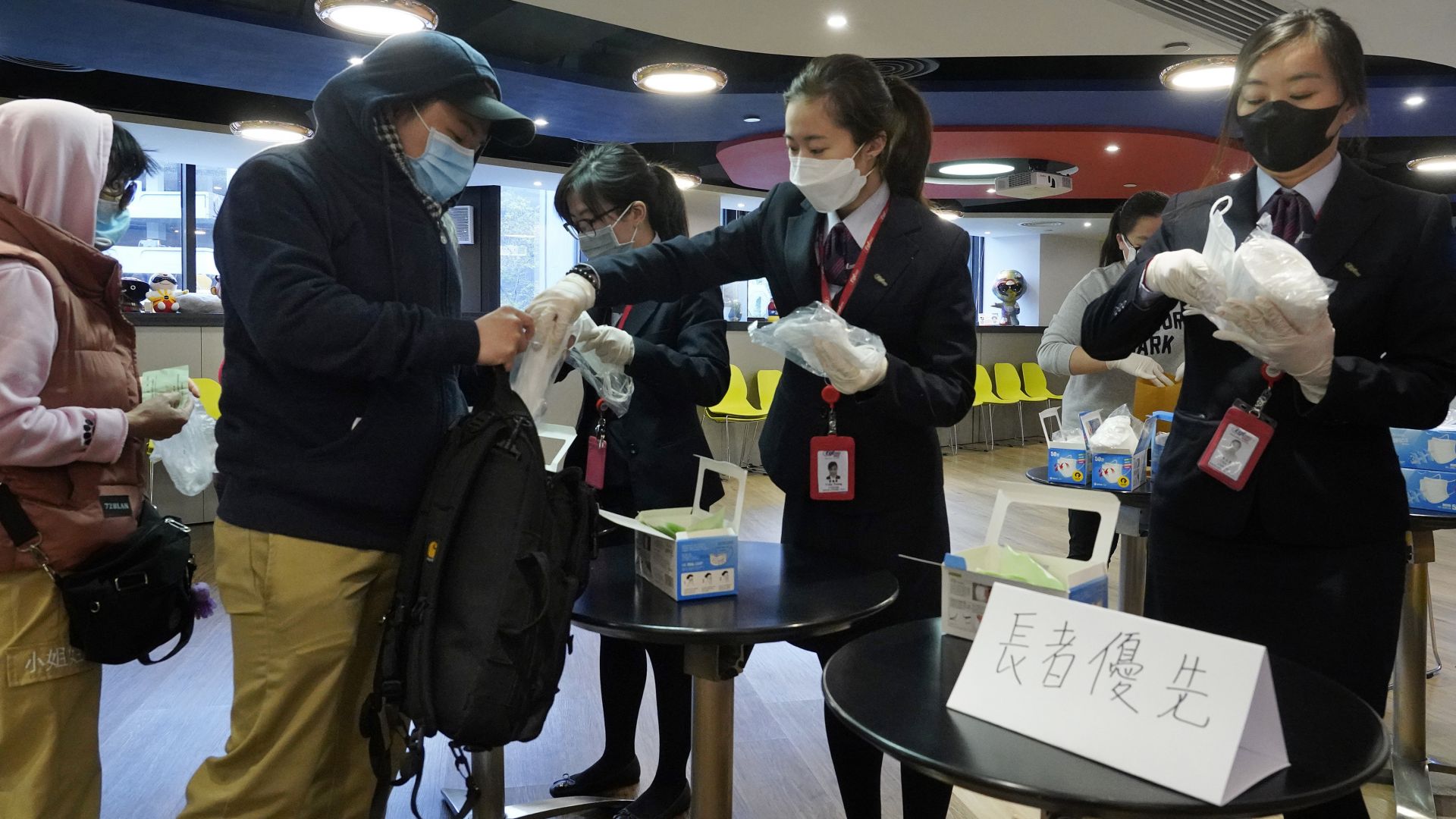 Две български студентки които бяха транспортирани от Ухан до Париж