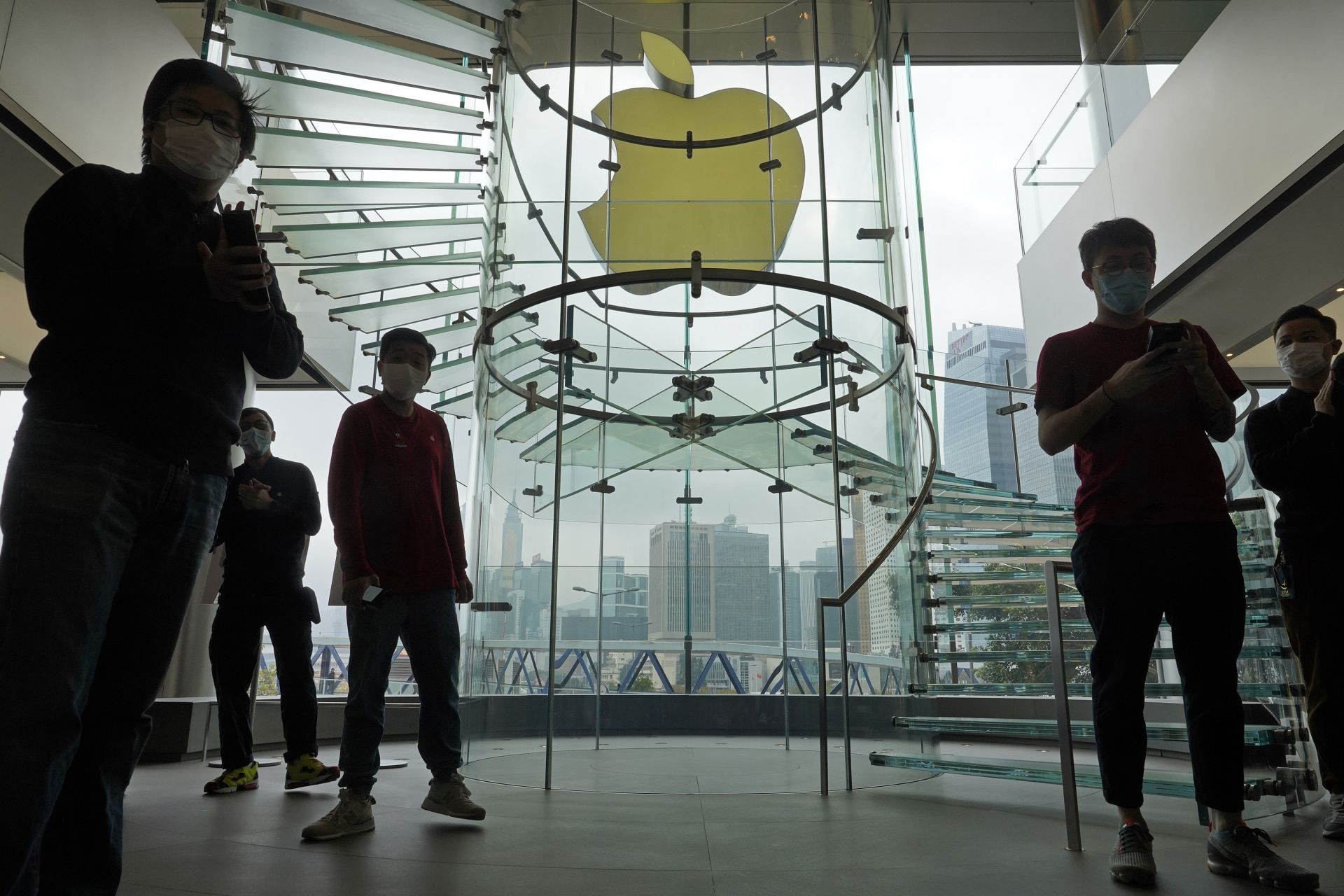 Американската компания Apple отваря отново повече от половината свои магазини за търговия на дребно в Китай