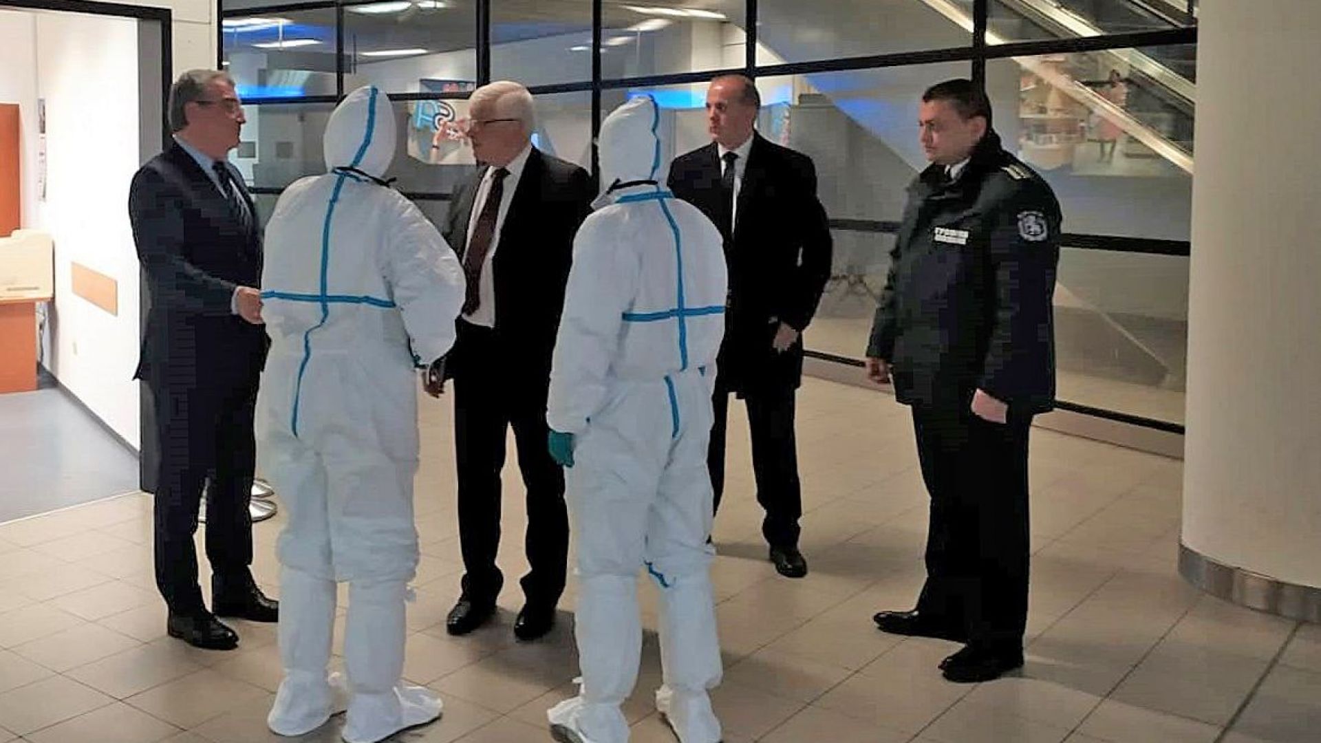 Всички пътници които имат температура над 37 градуса пристигнали на