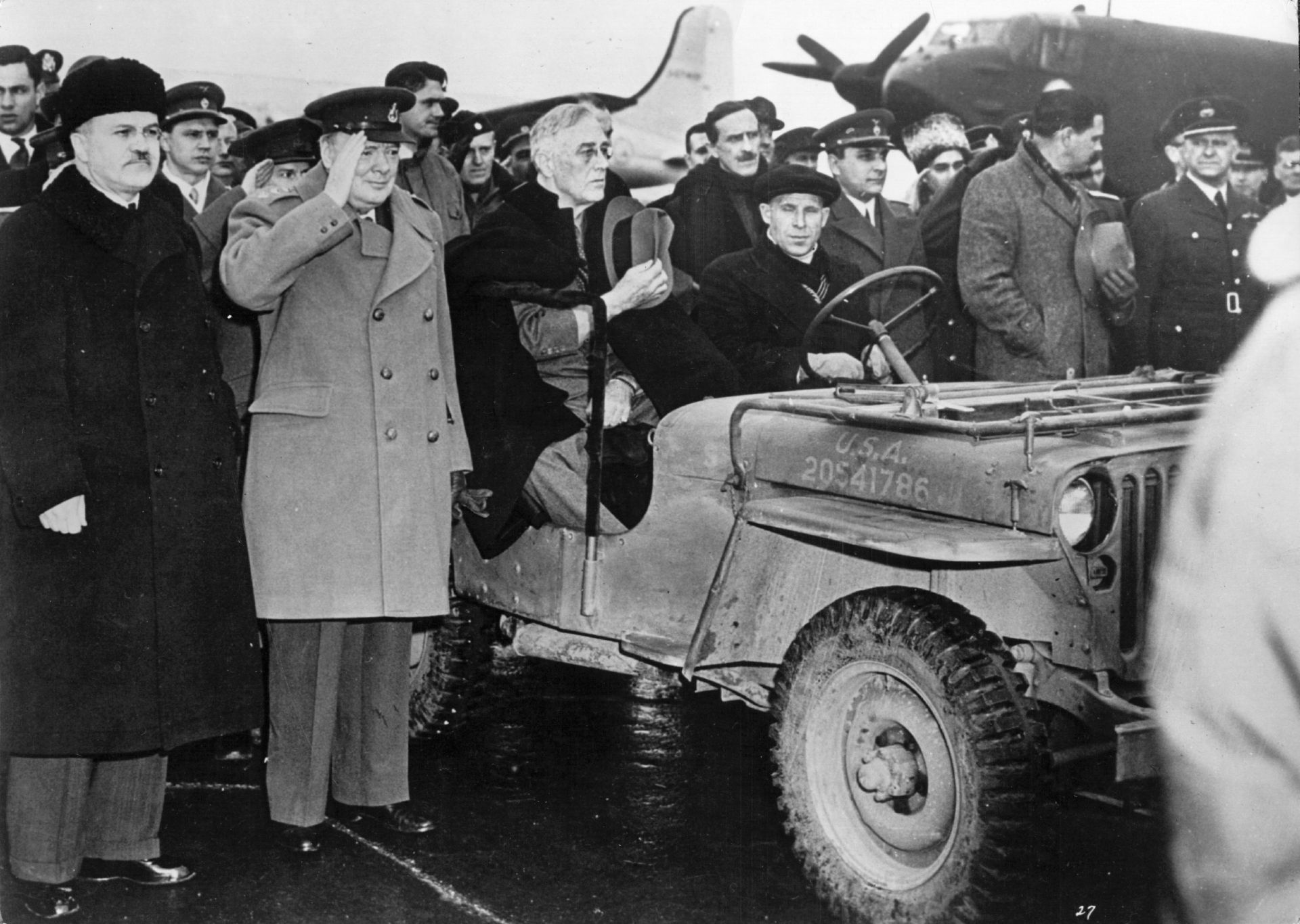 Американският президент Франклин Делано Рузвелт (1882 - 1945) в джип след пристигането си на летището в Ялта за конференцията 