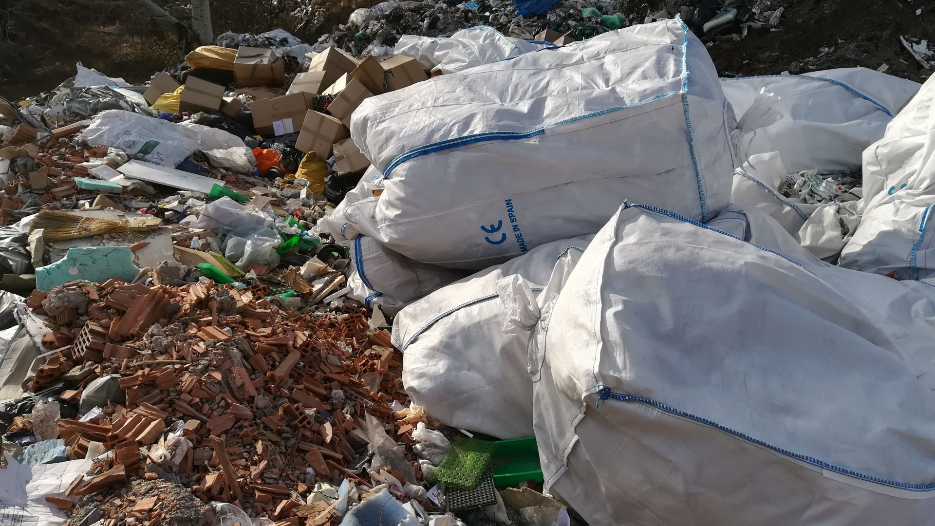 Експерти от Областна администрация Пловдив и еколози от община