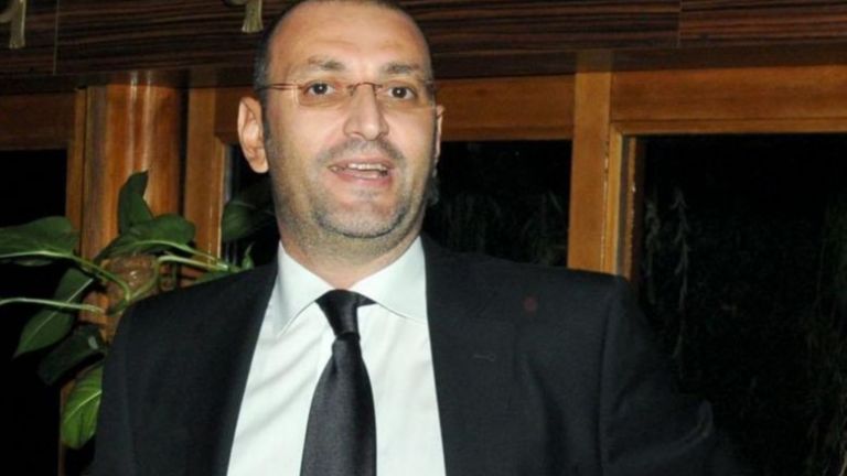 Украйна трябва да има куража да развее бялото знаме. Това