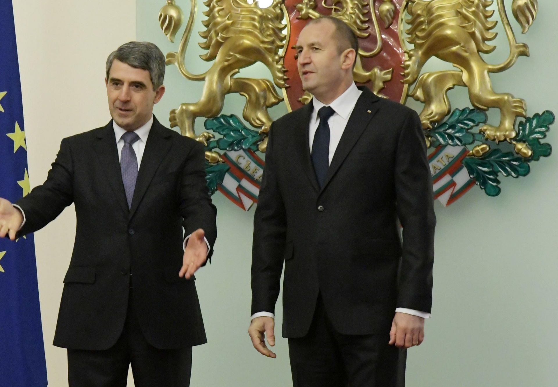 Росен Плевнелиев предава Президентството на Румен Радев