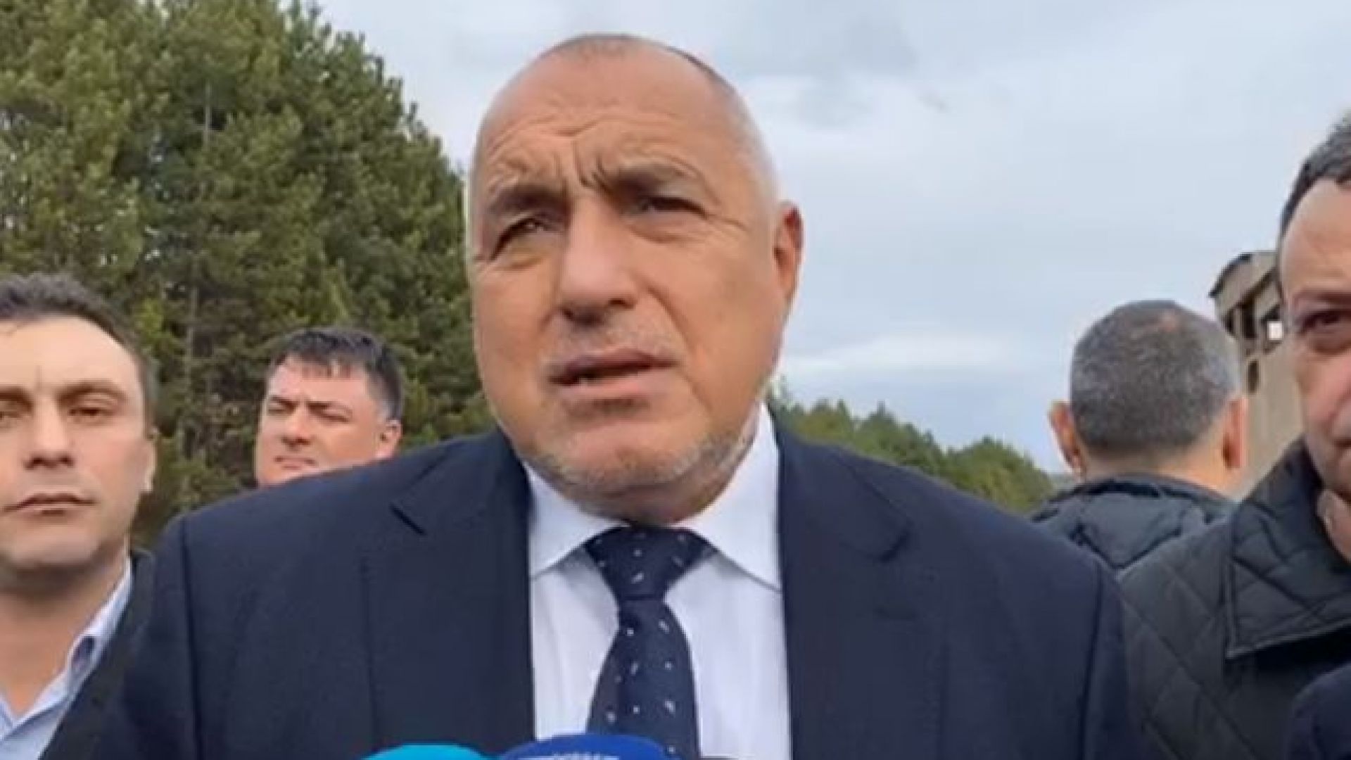 Премиерът Бойко Борисов инспектира заедно с министърът на икономиката Емил