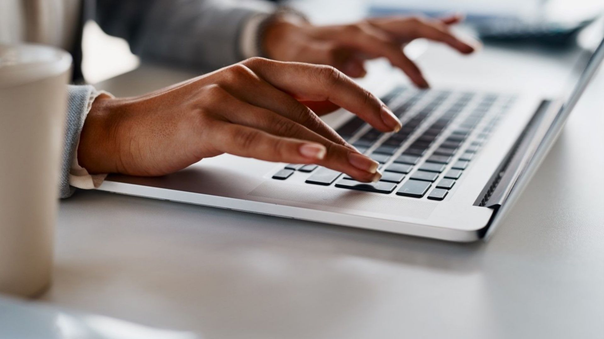 Неразумното използване на интернет и по ниската дигитална култура на част