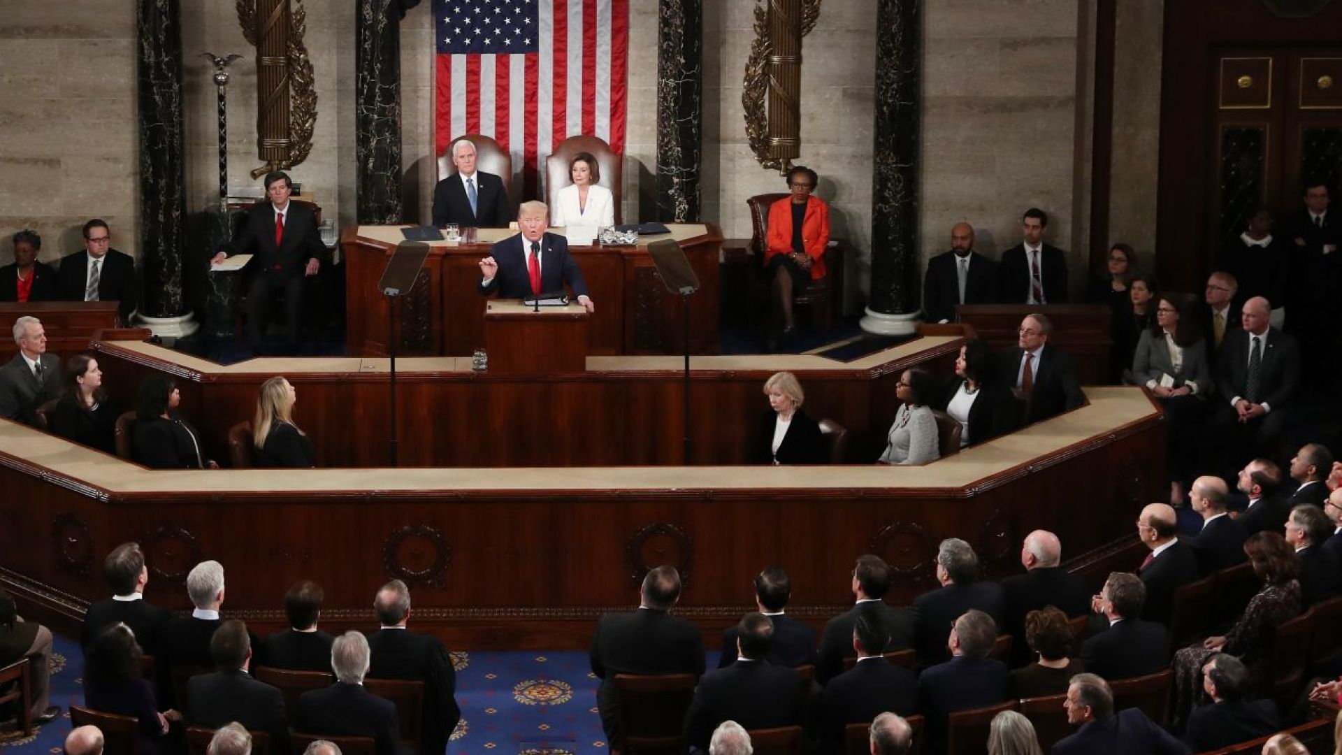 Тръмп в речта си пред Конгреса: Годините на икономически упадък приключиха (видео)