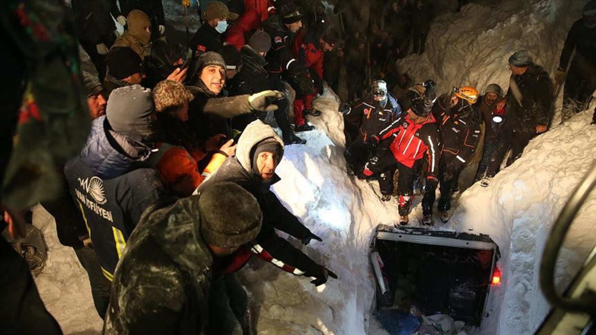Поне петима души загинаха при лавина в източнотурския окръг Ван,