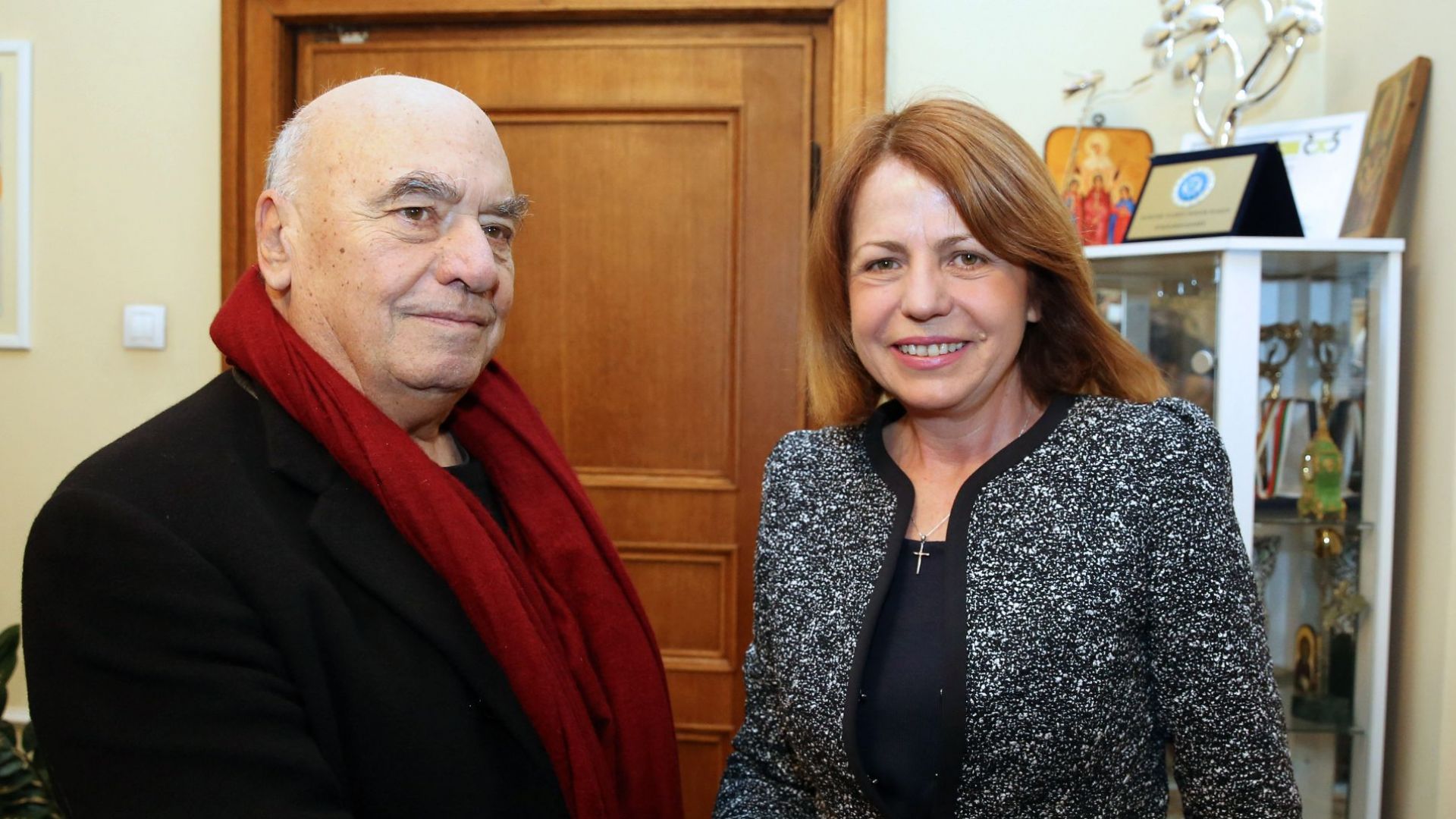 Дървета при реконструкцията на пл Св Неделя няма да се секат