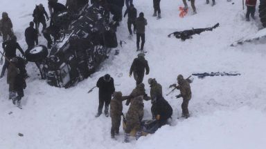 Жертвите на двете лавини в Турция достигнаха 41 души