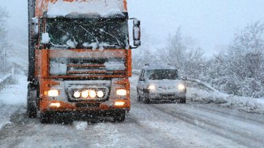 Снежната покривка в Русе е 22 см а пътищата в