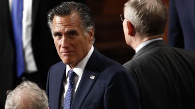 Сенаторът отцепник Мит Ромни разкритикува остро Тръмп и гласува "виновен"