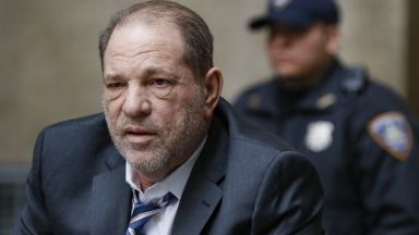 Бившият кинопродуцент Харви Уайнстийн осъден през март миналата година на