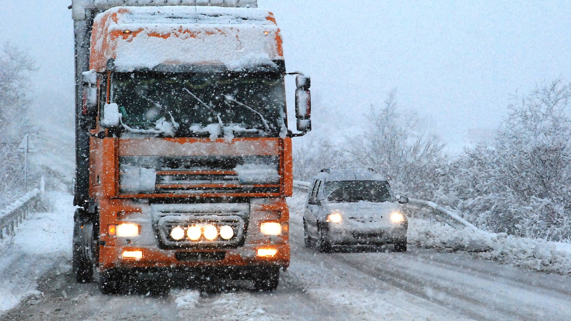 Ограничава се движението за всички превозни средства при проход Троянски