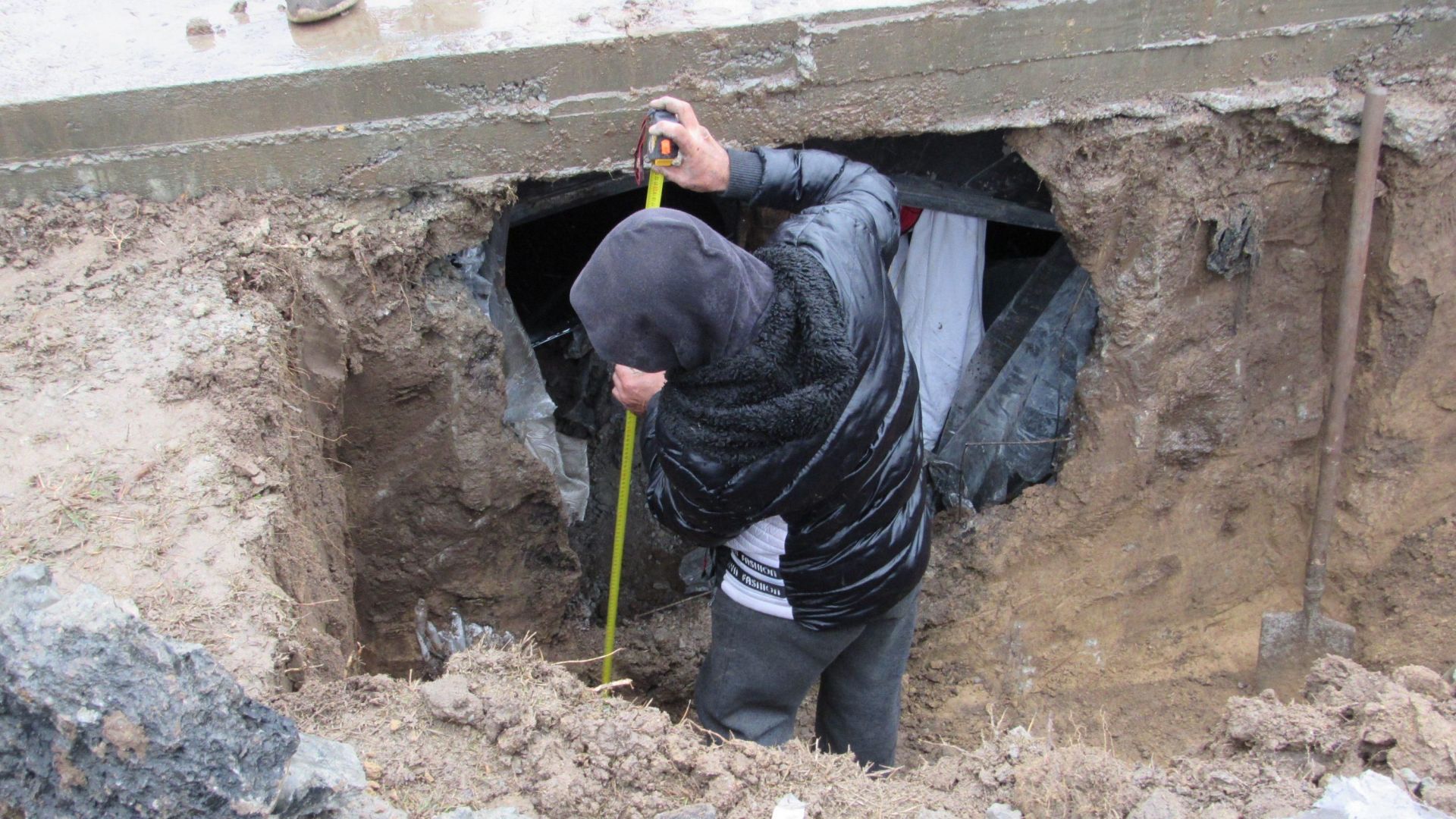 Гробница на ромски барон починал преди 11 дни бе взривена